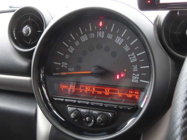 ミニ伝統の大きなセンターメーター！