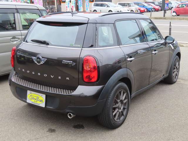 カロッツェリア製ポータブルナビが備え付けられ、テレビも視聴できます！