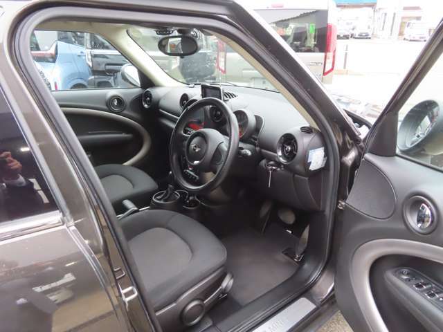 大きく見えるデザインですが全長約4.1m程度ですので軽からの乗り換えでもすぐに慣れるかと思います！