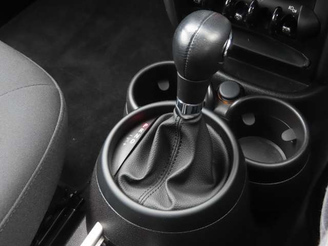 6速ATはMTモード付！自由自在な変速をお楽しみ下さい！雪道でエンジンブレーキを使う際も非常に便利ですよ。