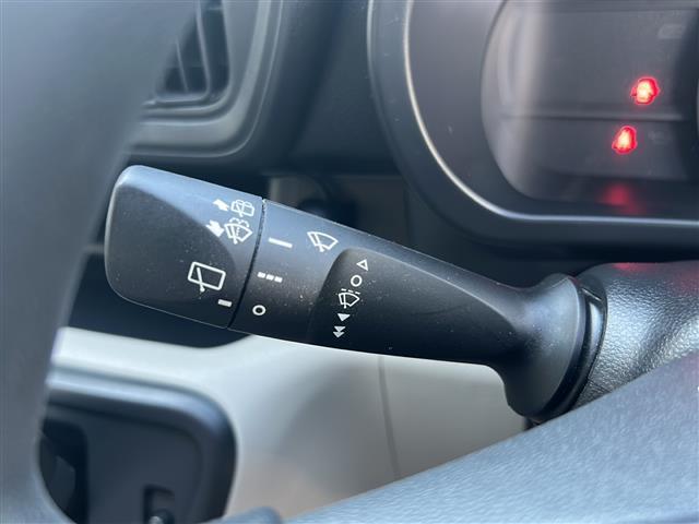 運転席周りにある装備です。ハンドル周り、インパネ周り等についている装備をこちらで確認できます。