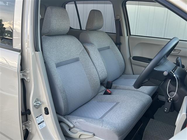 運転席のシートはきれいでゆったりしています。ゆったりとした空間で座り心地の良い椅子です。