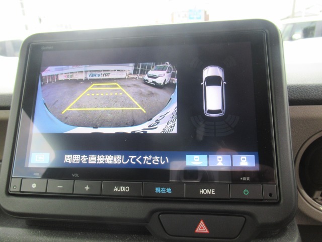 バック駐車が苦手な方や、初めてのお車で不安な方でも後方をナビ画面に映してくれるので、ラクラク停められます。