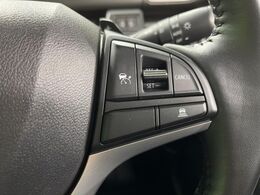 【アダプティブクルーズコントロール】高速道路での長距離走行が楽に！！自動で速度を保つクルーズコントロールが、衝突軽減システムと連携し、前方の車両を感知して車間を保つように速度調節してくれます！！