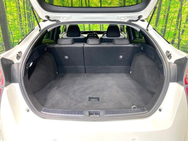 普段のお買い物や通勤、送迎等に十分な荷室スペースを確保しております。セカンドシートを倒すと、大きな荷物の積載も可能です♪