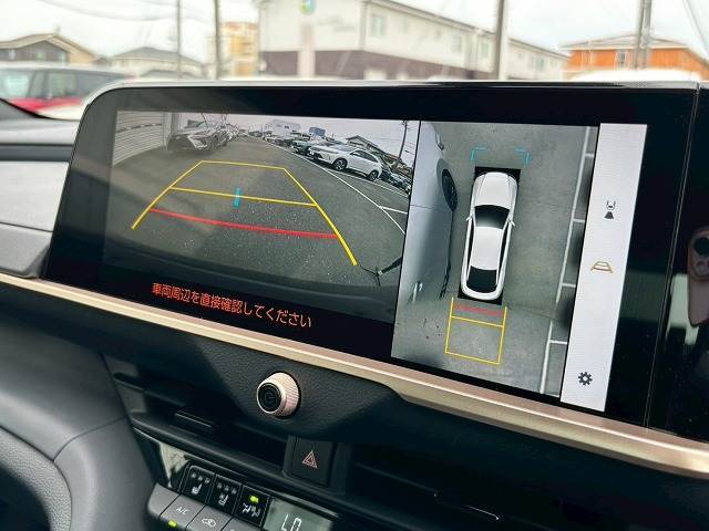 【パノラミックビューモニター】を装備しております。全周囲カメラで危険察知。狭い駐車場でも安心して駐車できますね。