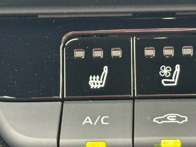 【シートヒーター＆シートクーラー】高級車にふさわしい快適装備で、夏場は座面から涼しい風が、冬場は身体の芯からポカポカになりますね。