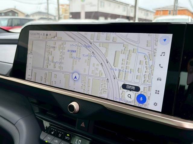 【メーカーオプションナビ】フルセグテレビやブルートゥース接続、など多彩な機能を併せ持っており、インパネ周りがすっきりしてますね！