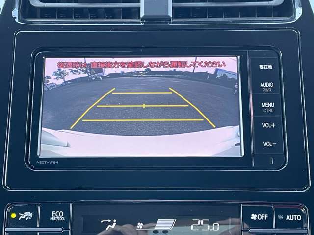 「バックモニター」　シフトをリバースに入れれば、車内のモニターに後方の様子を映し出します♪車を駐車する際やバックをするときに便利です♪