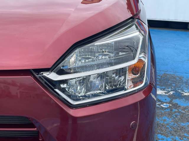 4WD☆走行1万km☆スマアシ3☆レーンキープ☆オートハイビーム☆前後誤発進抑制☆先行車発進告知☆LEDオートライト☆フルセグナビ☆ミュージックサーバー☆バックカメラ☆キーレス☆I-STOP☆禁煙車☆