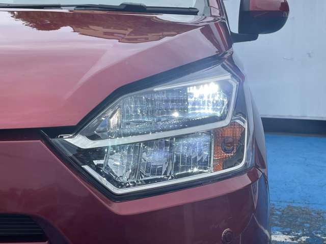 4WD☆走行1万km☆スマアシ3☆レーンキープ☆オートハイビーム☆前後誤発進抑制☆先行車発進告知☆LEDオートライト☆フルセグナビ☆ミュージックサーバー☆バックカメラ☆キーレス☆I-STOP☆禁煙車☆