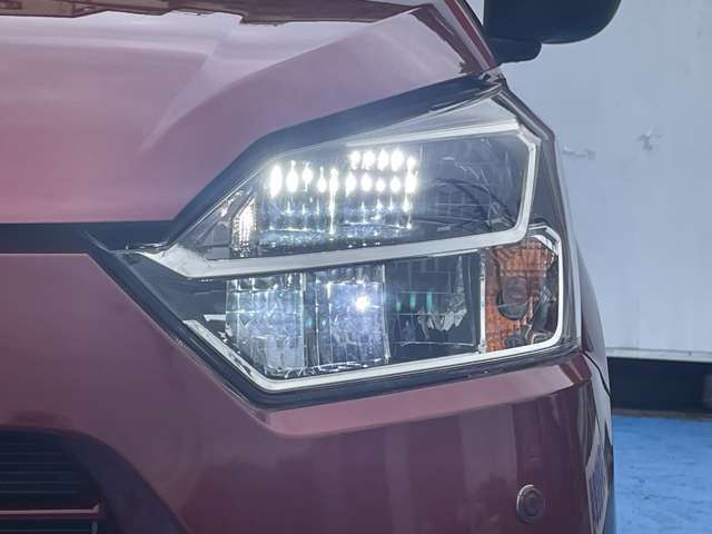 4WD☆走行1万km☆スマアシ3☆レーンキープ☆オートハイビーム☆前後誤発進抑制☆先行車発進告知☆LEDオートライト☆フルセグナビ☆ミュージックサーバー☆バックカメラ☆キーレス☆I-STOP☆禁煙車☆