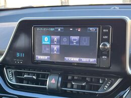 【純正ナビ】人気の純正ナビを装備。オーディオ機能も充実しており、Bluetooth接続すればお持ちのスマホやMP3プレイヤーの音楽を再生可能！毎日の運転がさらに楽しくなります！！