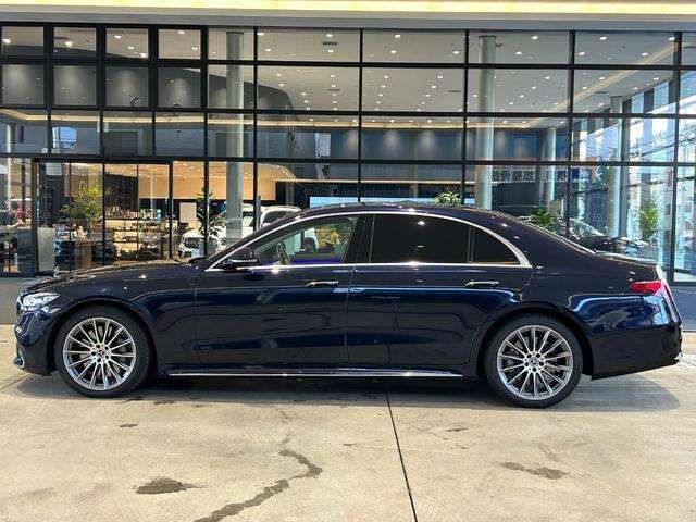 首都圏エリア世田谷の環状8号線沿いに位置し首都高速・第三京浜・東名高速の各インターから直ぐです。電車では東急大井町線、九品仏駅より徒歩8分。総在庫600台以上のメルセデス・ベンツ認定中古車をご案内します！