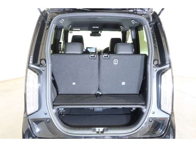 軽でも荷室容量はお任せください。仕切り板があって、上下2段に荷物を収納することができます♪