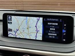 【純正ナビ】一体感のあるナビは、高級感ある車内を演出してくれます。Bluetooth再生などオーディオ機能も充実しておりますので、運転もより楽しめます♪