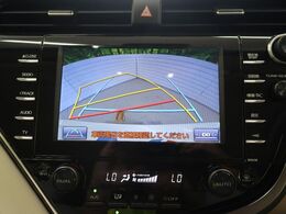 【バックカメラ】駐車時に後方がリアルタイム映像で確認できます。大型商業施設や立体駐車場での駐車時や、夜間のバック時に大活躍！運転スキルに関わらず、今や必須となった装備のひとつです！