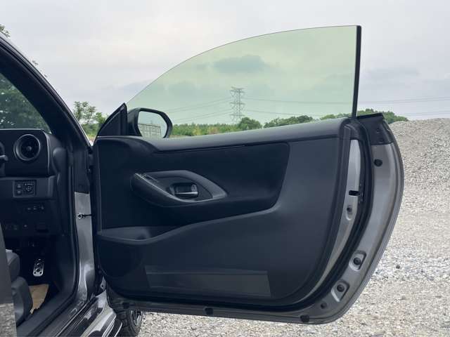 運転席ドア内張りの様子です！