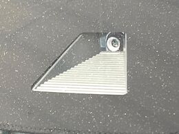 【ホンダセンシング】走行中に前方の車両等を認識し、衝突しそうな時は警報とブレーキで衝突回避と被害軽減をアシスト。より安全にドライブをお楽しみいただけます。