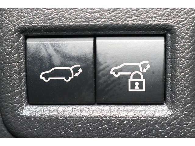このボタンを押すとトランク（バックドア）を電動で閉める事ができます。