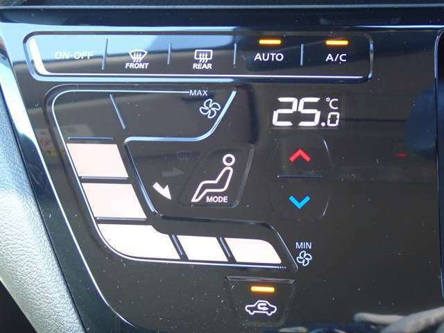 フルオートエアコンで車内はいつも快適です♪
