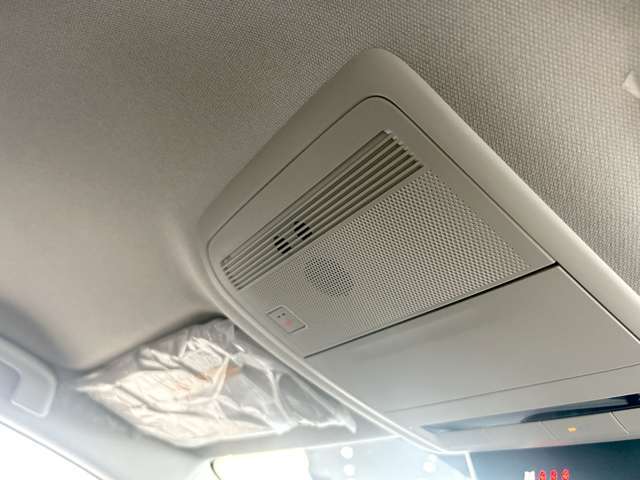 SOSボタンは10年無料で利用可能。スマホリモートは初回車検まで利用可能です。