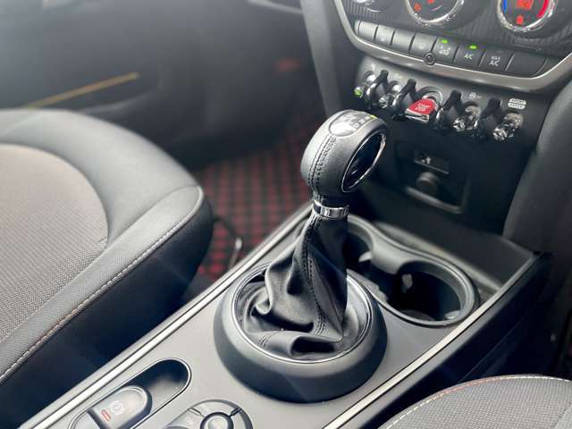 修復歴（事故歴）のある車は販売致しません！※当社基準による調査の結果、修復歴車と判断された車両は一部店舗を除き、販売を行なっておりません。万一、納車時に修復歴があった場合にはご契約の解除等に応じます。