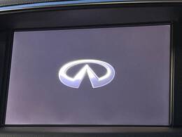 【メーカー純正ナビ】インテリアに溶け込むスタイリッシュな「専用設計」メーカーナビを装備♪視認性や操作性など基本性能にも優れ、より上質なカーライフをお楽しみいただけます。
