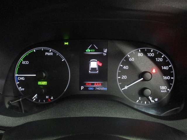 視認性に優れたデザインになっています。運転に必要な情報が表示されます