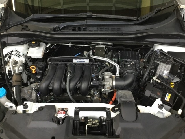 ホンダスタッフがしっかり整備して保証付きにてお渡し致します。エンジンルーム＆室内ルームともにクリーニング済みで清潔です。快適なドライブをお楽しみください。