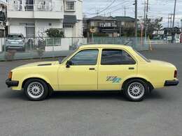 ドアデカールは最終ブラックヘッドモデルを複製
