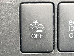 【スマートアシスト】走行中に前方の車両等を認識し、衝突しそうな時は警報とブレーキで衝突回避と被害軽減をアシスト。より安全にドライブをお楽しみいただけます。