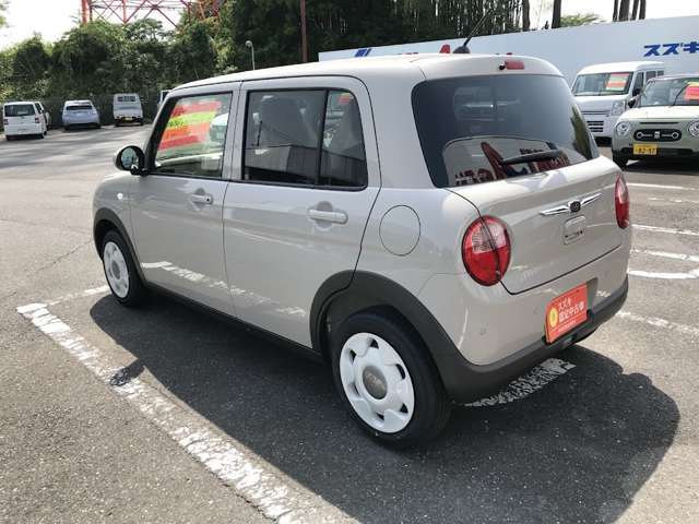 後方バンパーには4つのセンサーが付いて後退時には障害物を検知しセンサーでお知らせをしくれます。また、軽減ブレーキが作動します！