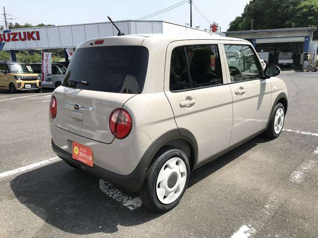 後方バンパーには4つのセンサーが付いて後退時には障害物を検知しセンサーでお知らせをしくれます。また、軽減ブレーキが作動します！