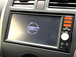 【純正ナビ】人気の純正ナビを装備しております。ナビの使いやすさはもちろん、オーディオ機能も充実！キャンプや旅行はもちろん、通勤や買い物など普段のドライブも楽しくなるはず♪