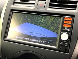 【バックカメラ】駐車時に後方がリアルタイム映像で確認できます。大型商業施設や立体駐車場での駐車時や、夜間のバック時に大活躍！運転スキルに関わらず、今や必須となった装備のひとつです！
