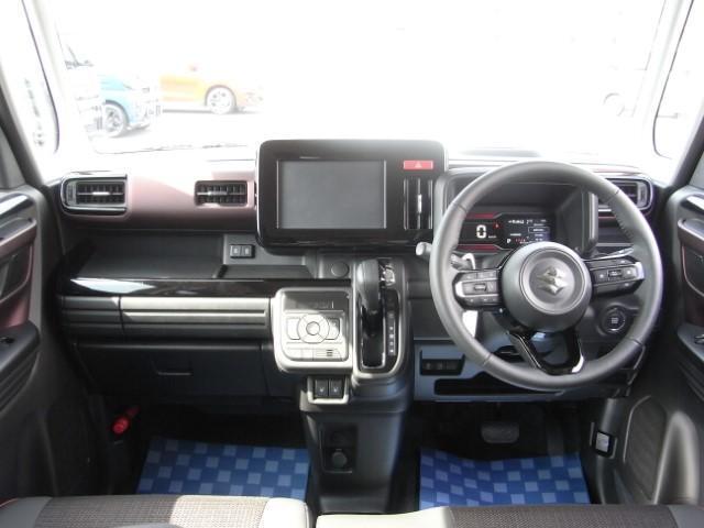 大きなフロントガラスとクォーターガラスで視認性◎操作のしやすい配置なので運転に集中できます♪