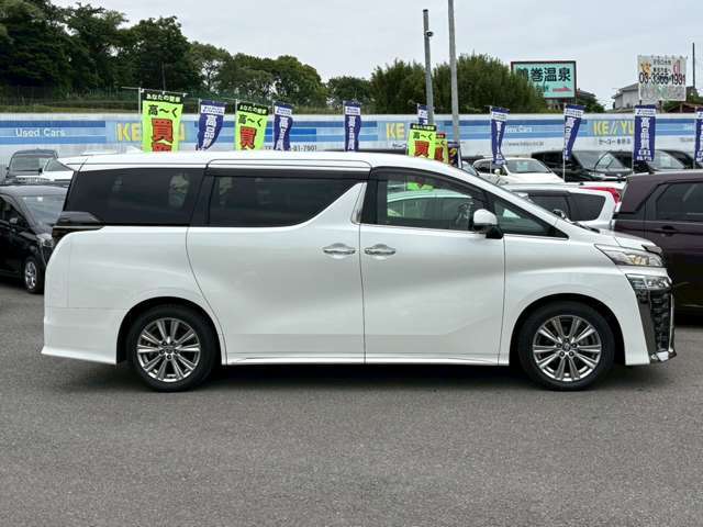 専門業者によるルームクリーニング実施☆室内の細かい所からエンジンルームまでキレイになった状態でお渡し致します♪