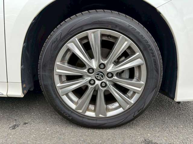 展示されるお車は、仕入担当者、商品管理センター、販売担当者等の入念なチェックを受け、基準をクリアした物件のみです。
