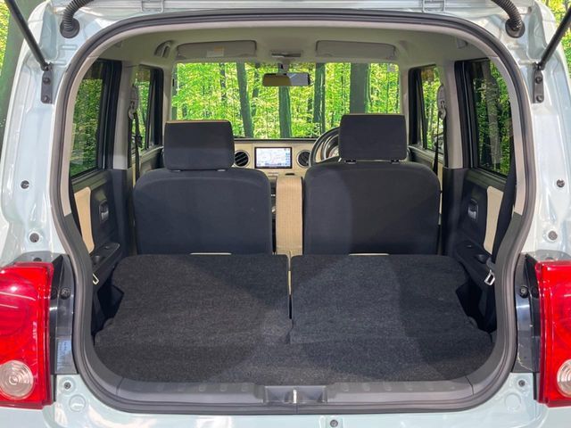 普段のお買い物や通勤、送迎等に十分な荷室スペースを確保しております。セカンドシートを倒すと、大きな荷物の積載も可能です♪