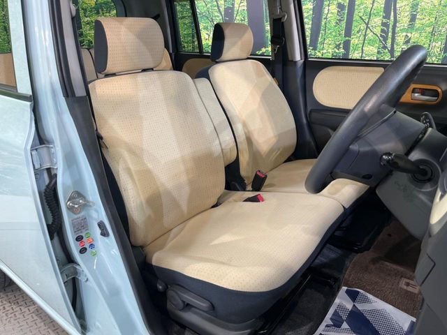 運転席シート廻りは使用感も少なく、良好な状態となっています。丁寧に使われていたことがよくわかりますね。