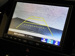 バックカメラが装備されており、後方の安全確認はもちろんのこと狭い場所での駐車や雨の日・夜間など視界の悪いコンディションでのストレスの軽減にもなります！