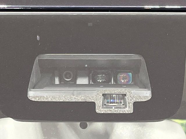 【スズキ　セーフティサポート】走行中に前方の車両等を認識し、衝突しそうな時は警報とブレーキで衝突回避と被害軽減をアシスト。より安全にドライブをお楽しみいただけます。