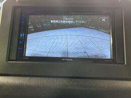 【バックカメラ】駐車時に後方がリアルタイム映像で確認できます。大型商業施設や立体駐車場での駐車時や、夜間のバック時に大活躍！運転スキルに関わらず、今や必須となった装備のひとつです！