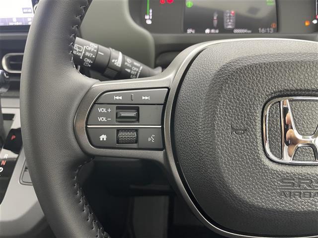 【ステアリングスイッチ】ハンドルから手を離さず音量調整などができて便利！運転中も操作ラクラクです♪