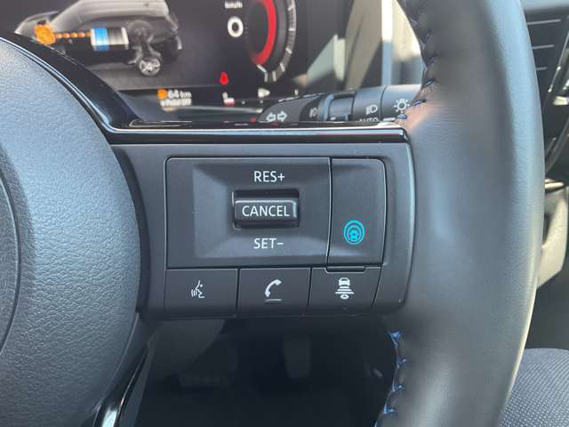 【プロパイロット(同一車線運転支援技術)】搭載です！高速道路でアクセル・ブレーキ・ステアリングを自動制御して運転手の疲労をグッと軽減してくれます♪