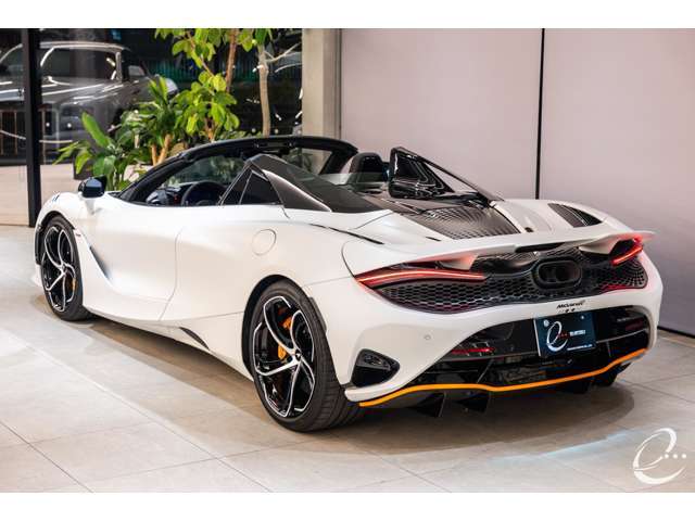 ・ステルスプロテクションフィルム・・・￥1,785,000（元色ホワイトとなります。プロテクションフィルムが半艶となりマットカラーに見えるのが特徴です。）