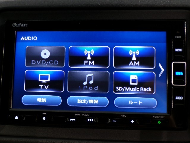 CD、DVD、Bluetooth、AM、FM、AUX、スマートフォン接続ができます。