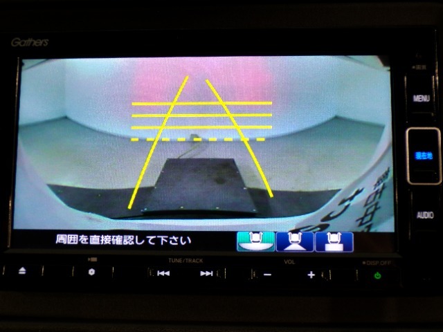 バックカメラもあるので後退時も安心です。
