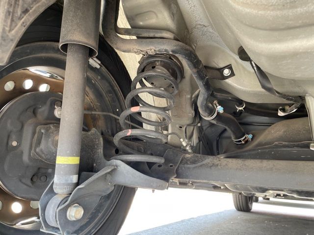 お車を安心してお乗りいただく為には、足回りの定期点検が欠かせません。サービスサポート（有償保証）では無料点検もご提供しており、安心のカーライフをお過ごしいただけるサポート体制が整っています。